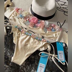 NWT beach bunny bikini L top, XL bottoms Secret garden (sold out online)